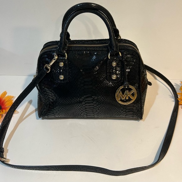 Michael Kors Black Snakeskin Croc Embossed crossbody - Picture 10 of 10